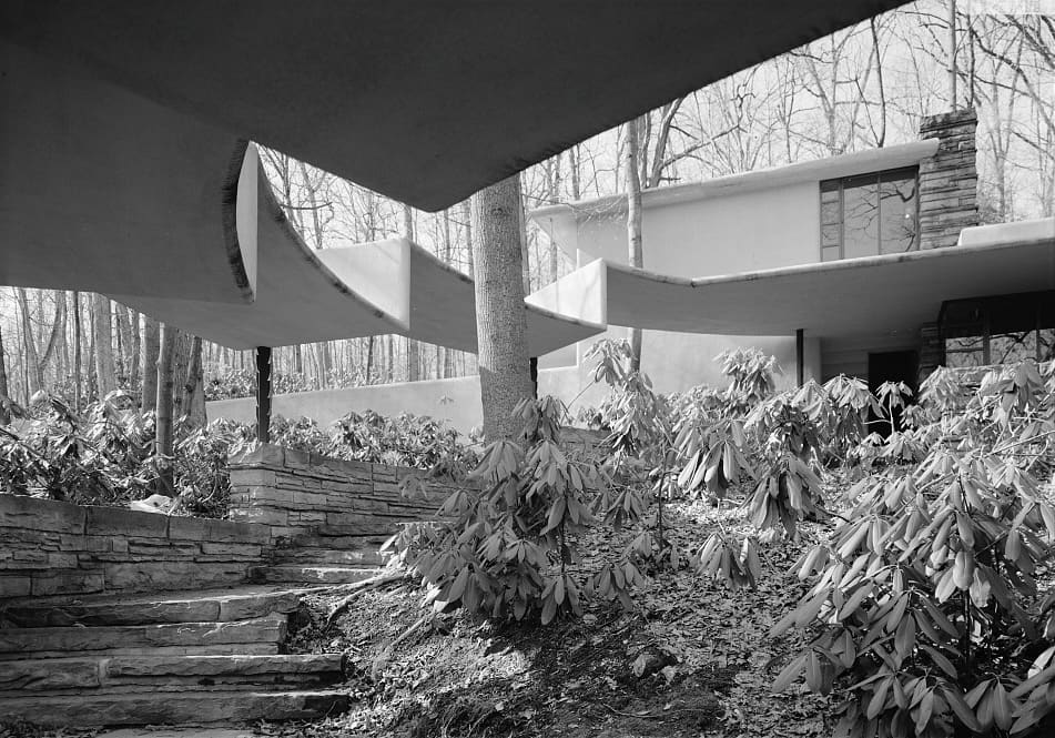 Infraestructura y arquitectura real, fotografía institucional en blanco y negro